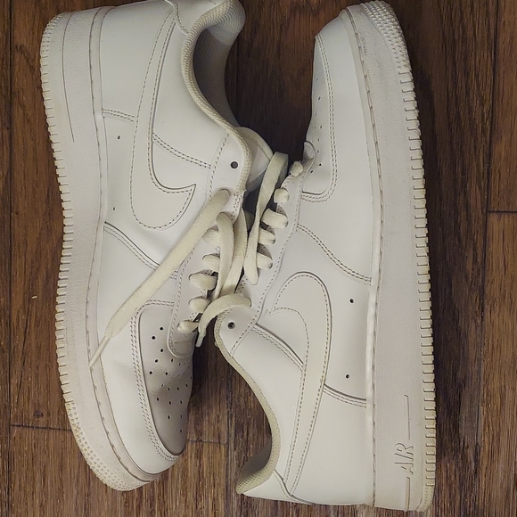 Shoes - Picture 3 of 4